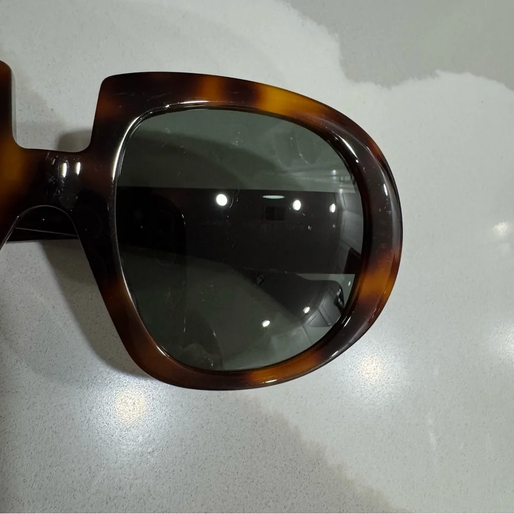 LOEWE Tortoiseshell Round Sunglasses - Picture 3 of 11